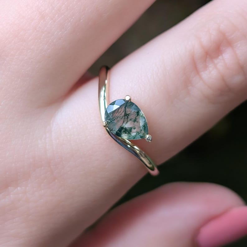 Sideways Moss Agate Teardrop Ring