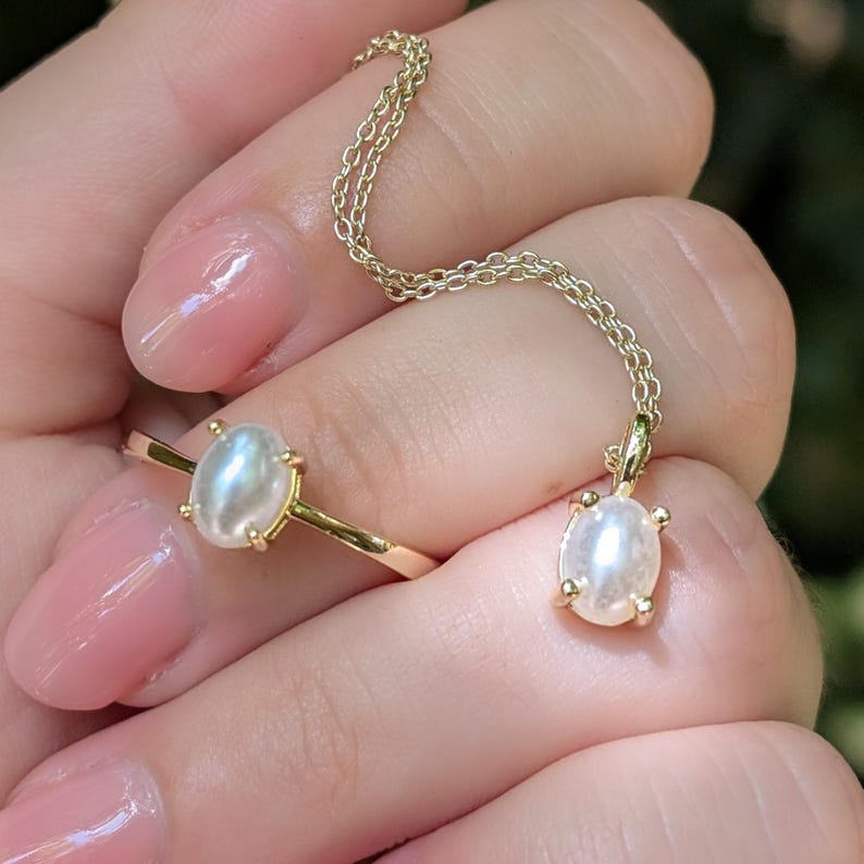 Pearl Oval Necklace