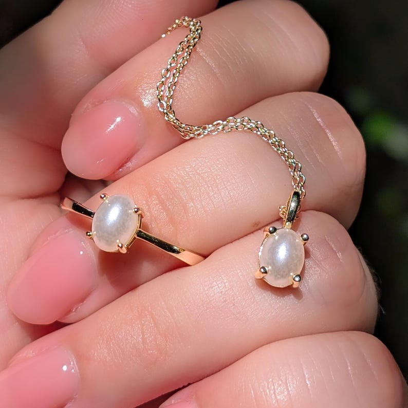 Pearl Oval Necklace