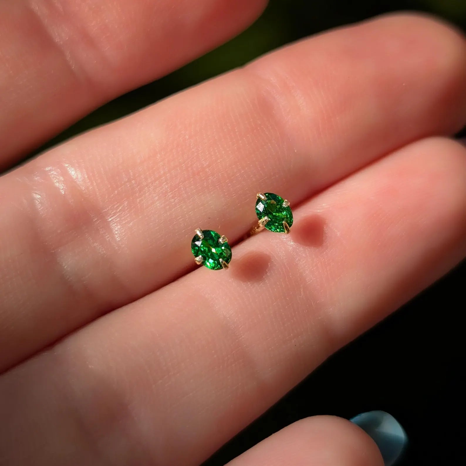 Micro Stud Oval - Emerald