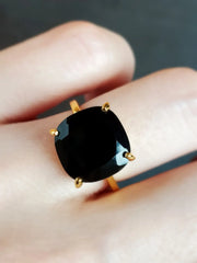 Discover the Mental Healing Benefits of Deep Black Onyx Stone