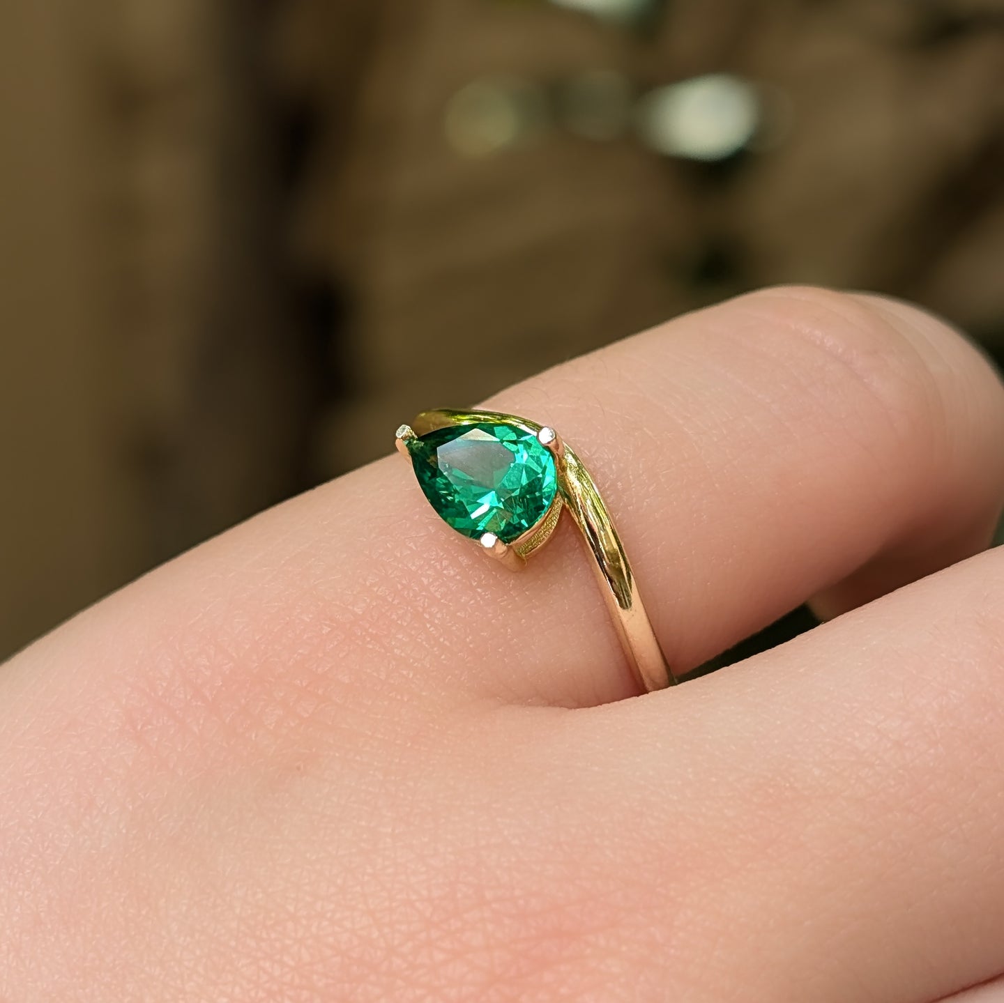 Sideways Emerald Teardrop Ring