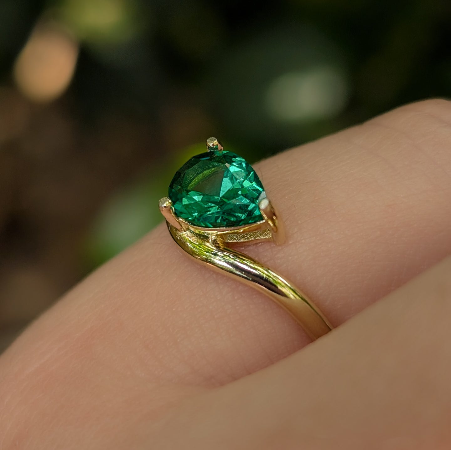 Sideways Emerald Teardrop Ring