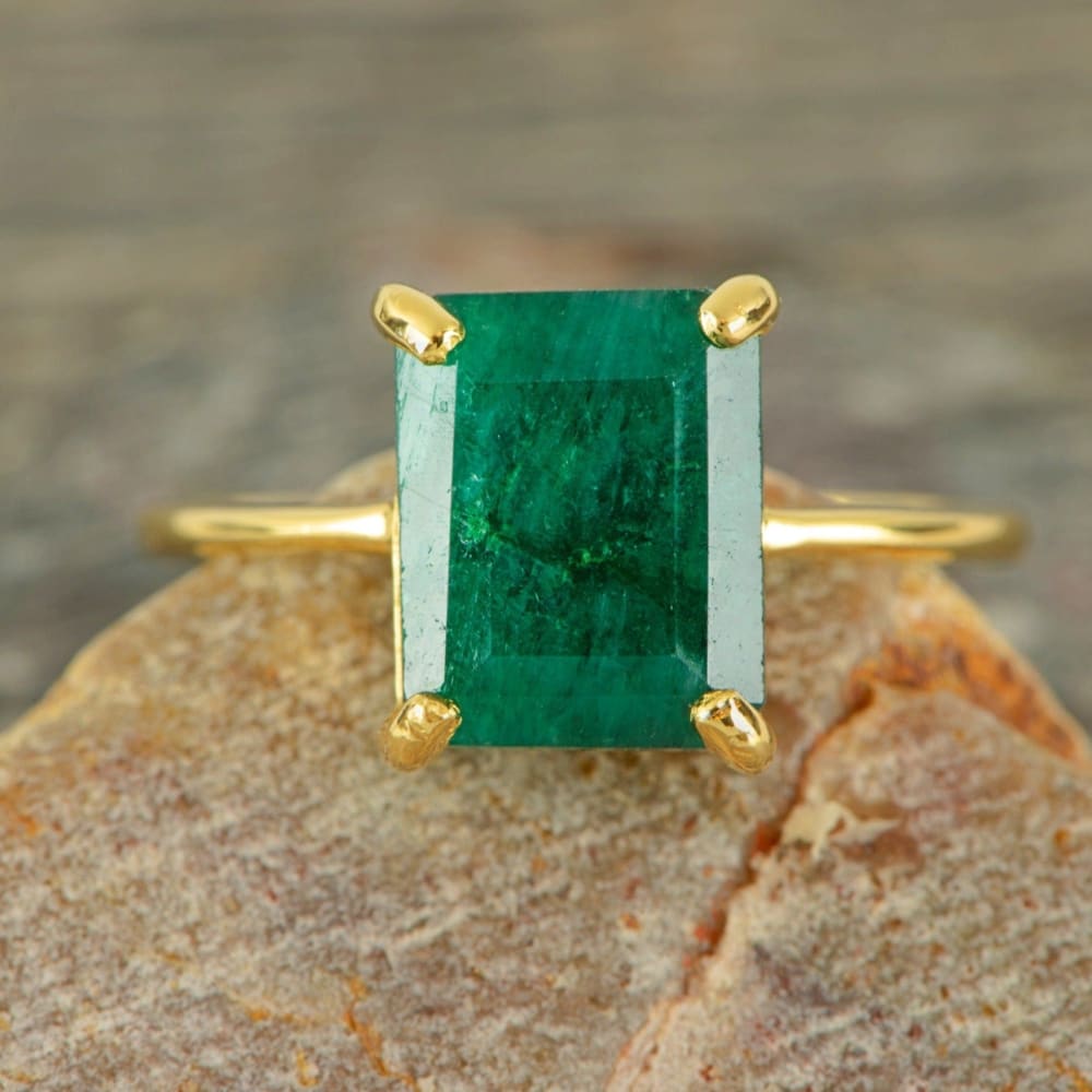 Square-cut natural emerald ring in yellow gold, The Audrey, stunning jewelry piece